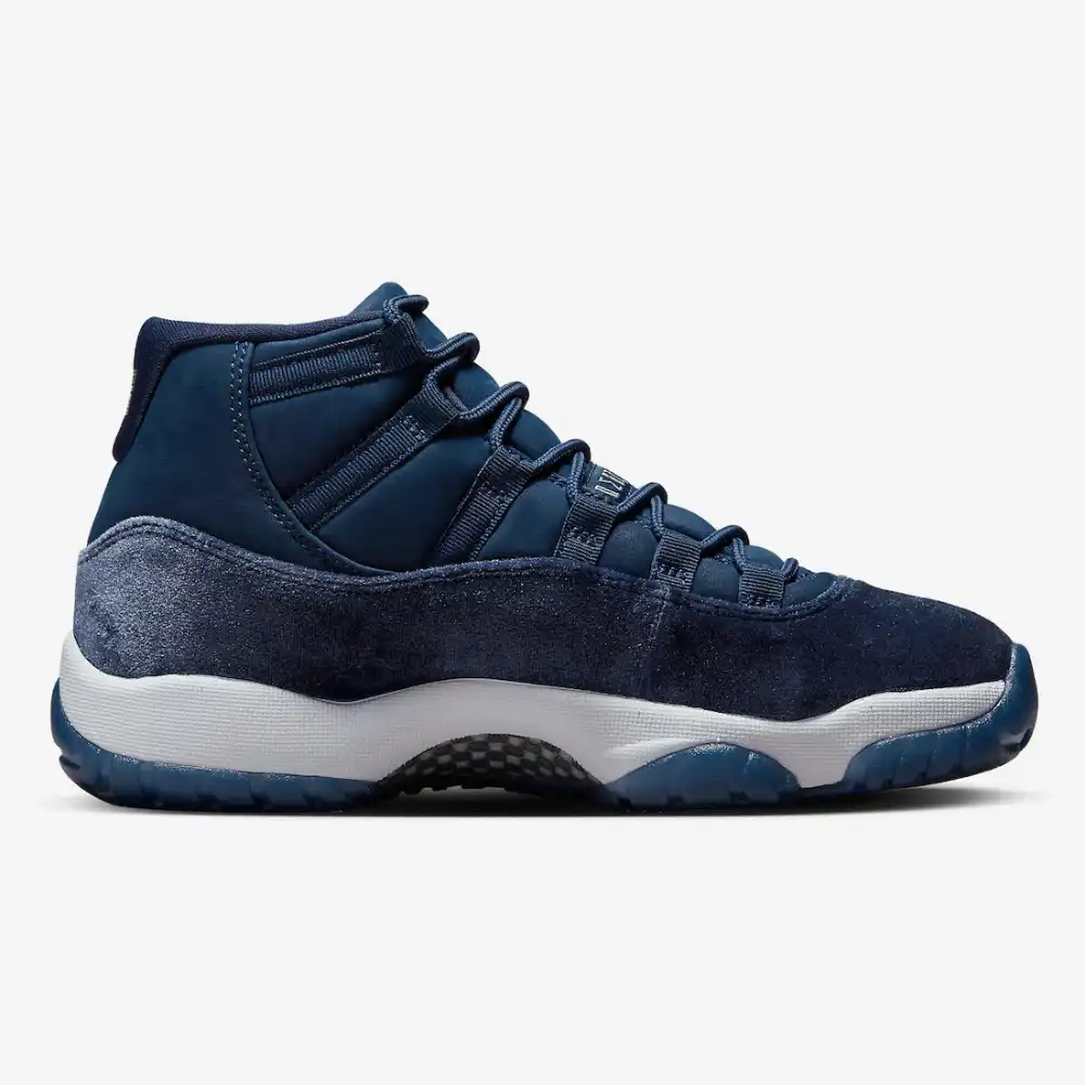 Air Jordan 11 Midnight Navy Velvet foto 3
