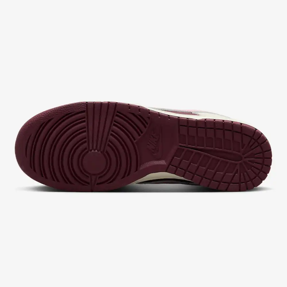 Nike Dunk Low Premium Valentine's Day foto 5