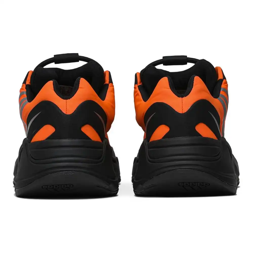 Yeezy Boost 700 MNVN Orange foto 2