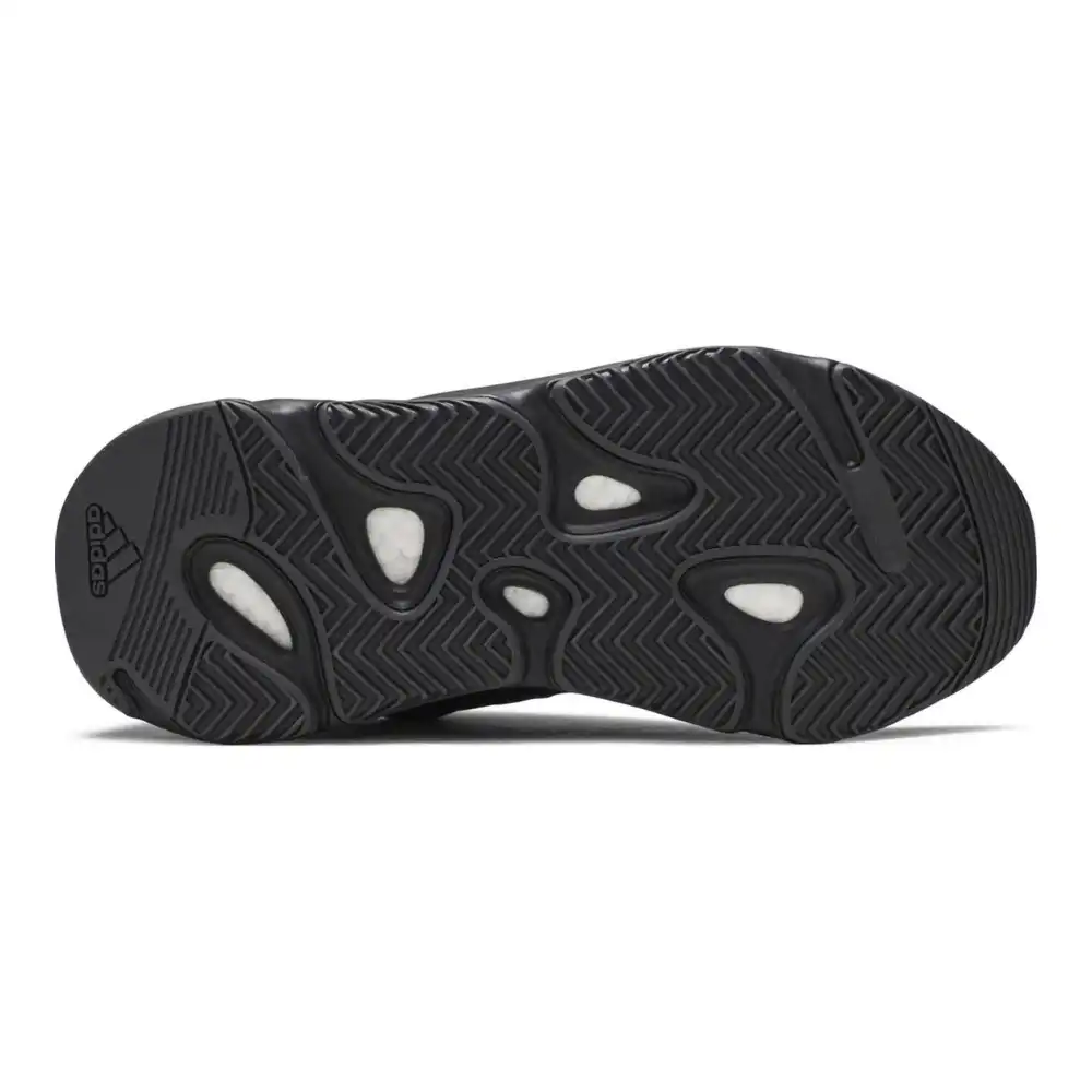 Yeezy Boost 700 MNVN Triple Black foto 4