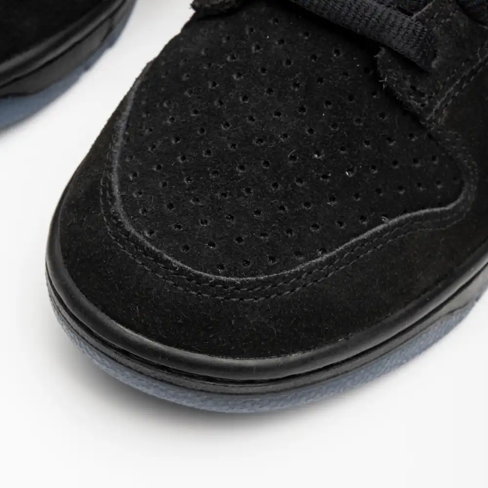 Undefeated x Nike Dunk Low 5 on It foto 6