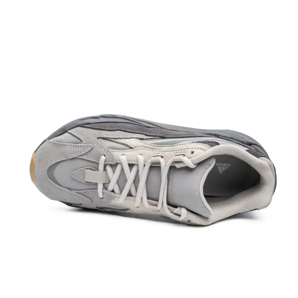 Yeezy 700 V2 Tephra foto 2