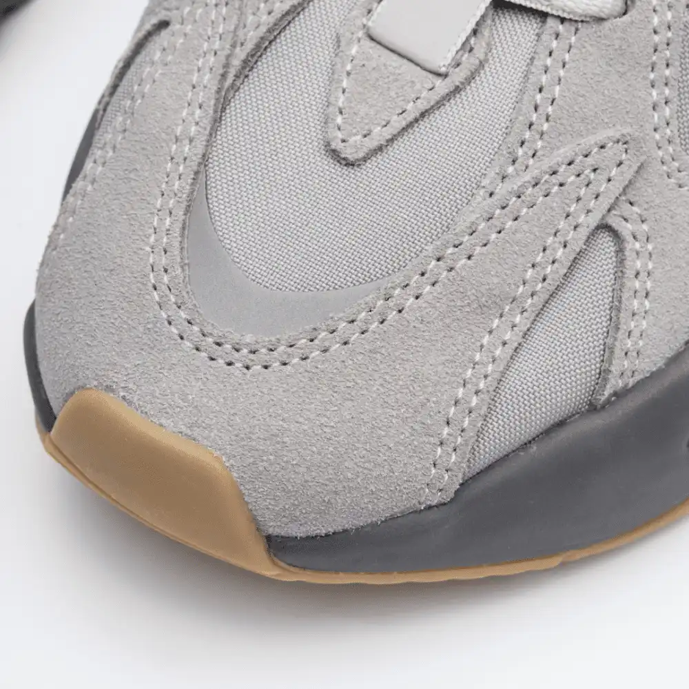 Yeezy 700 V2 Tephra foto 6
