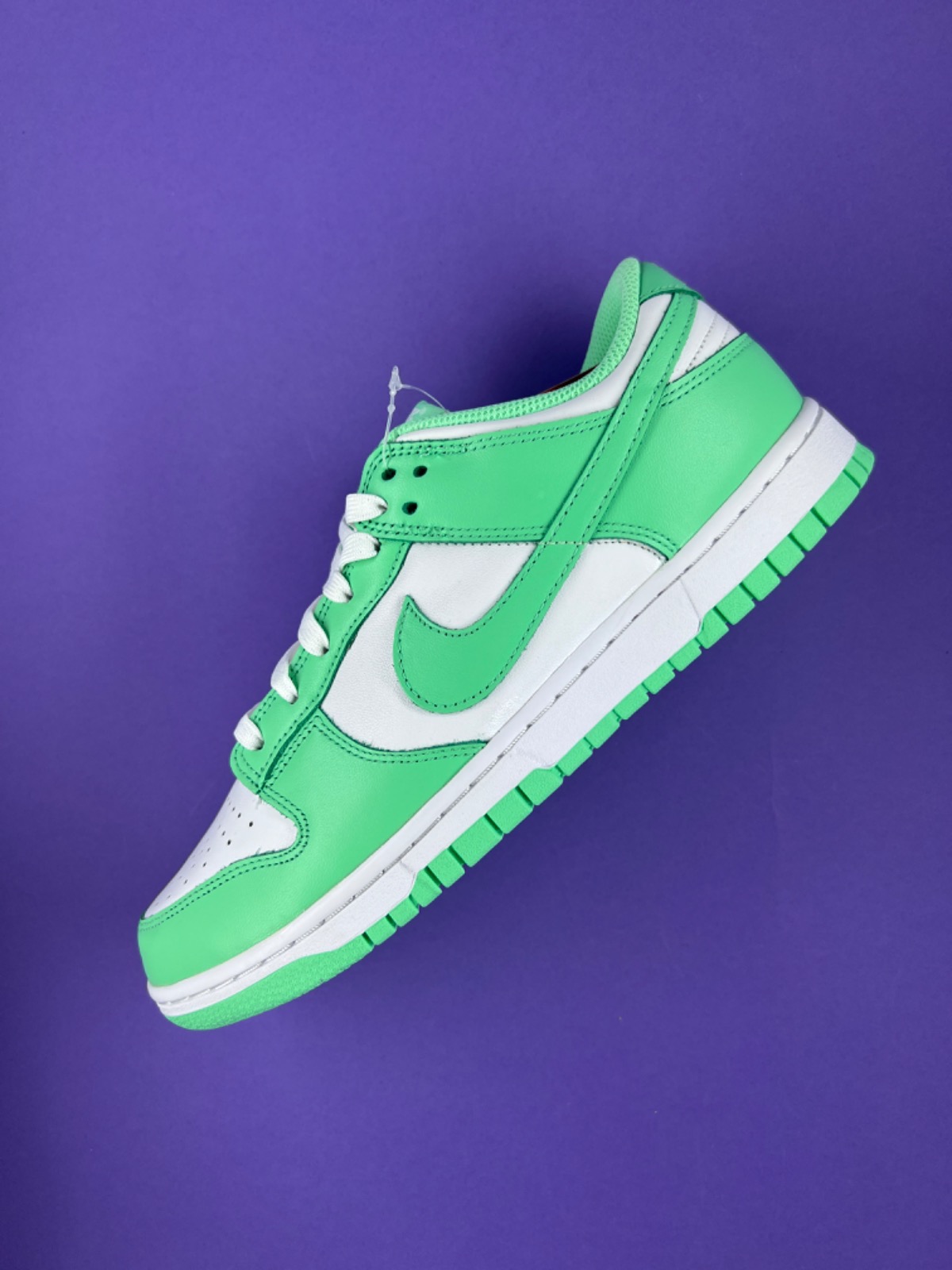 nike green glow low dunks