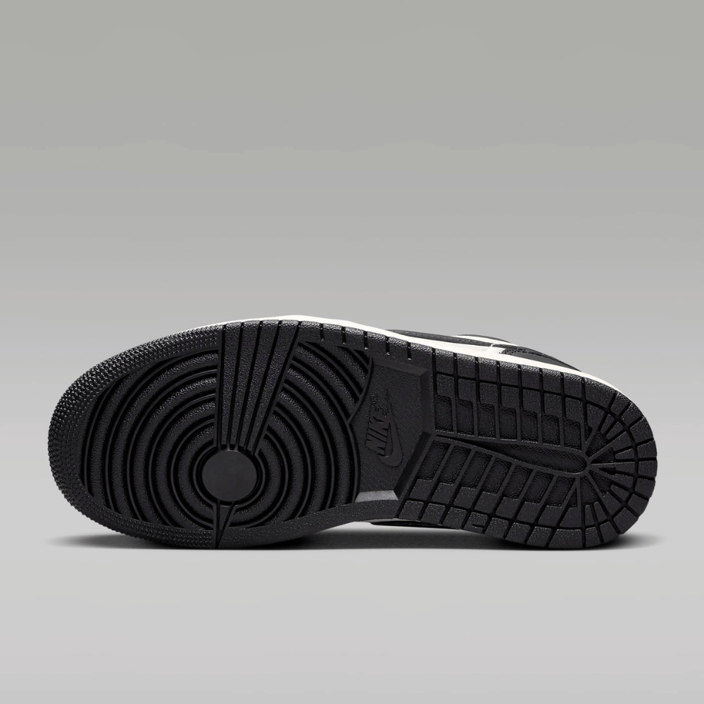 Air Jordan 1 Low SE Vintage Panda - Droper