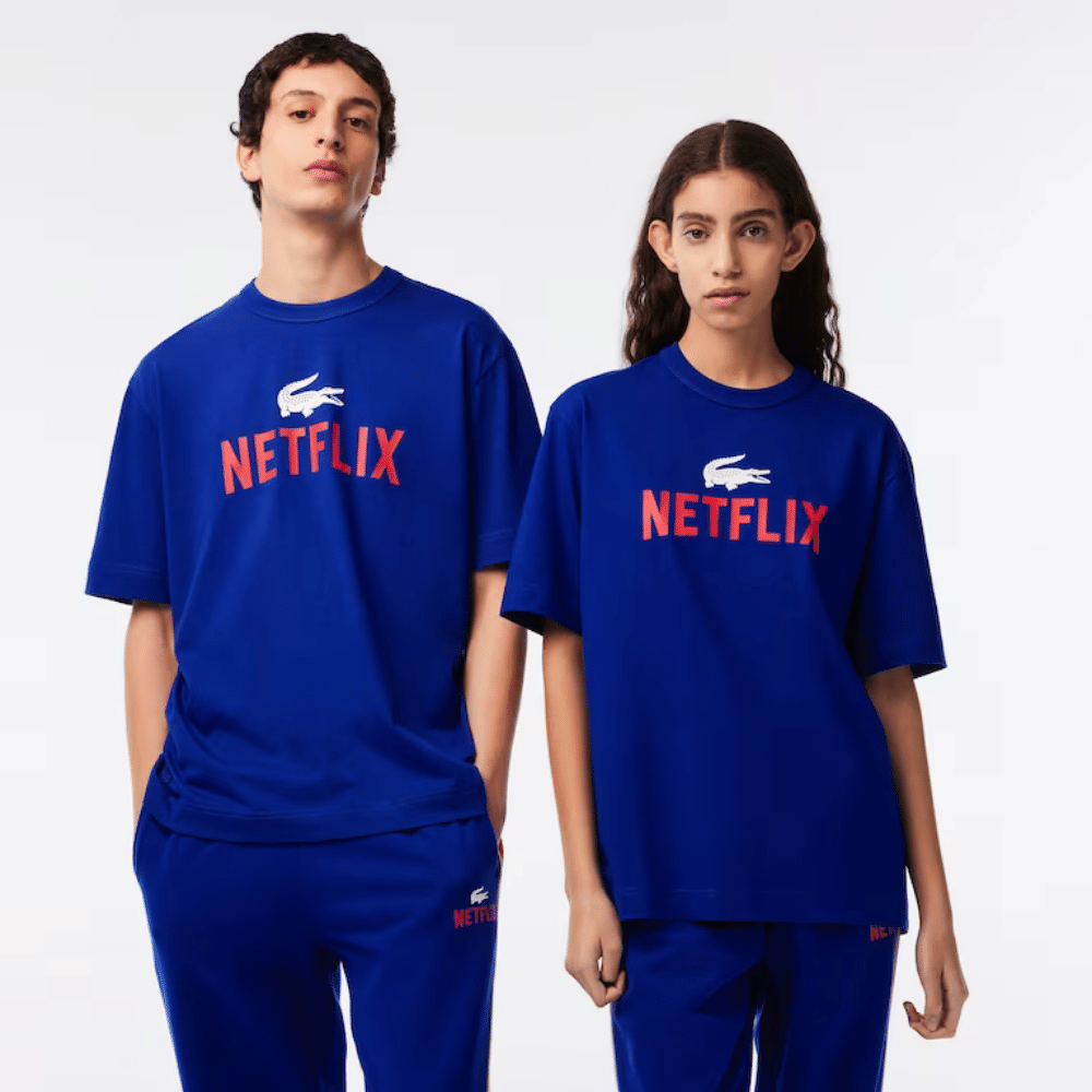 Netflix x Lacoste Camiseta Loose Fit Organic Cotton Unisex Cobalt Blue foto 4
