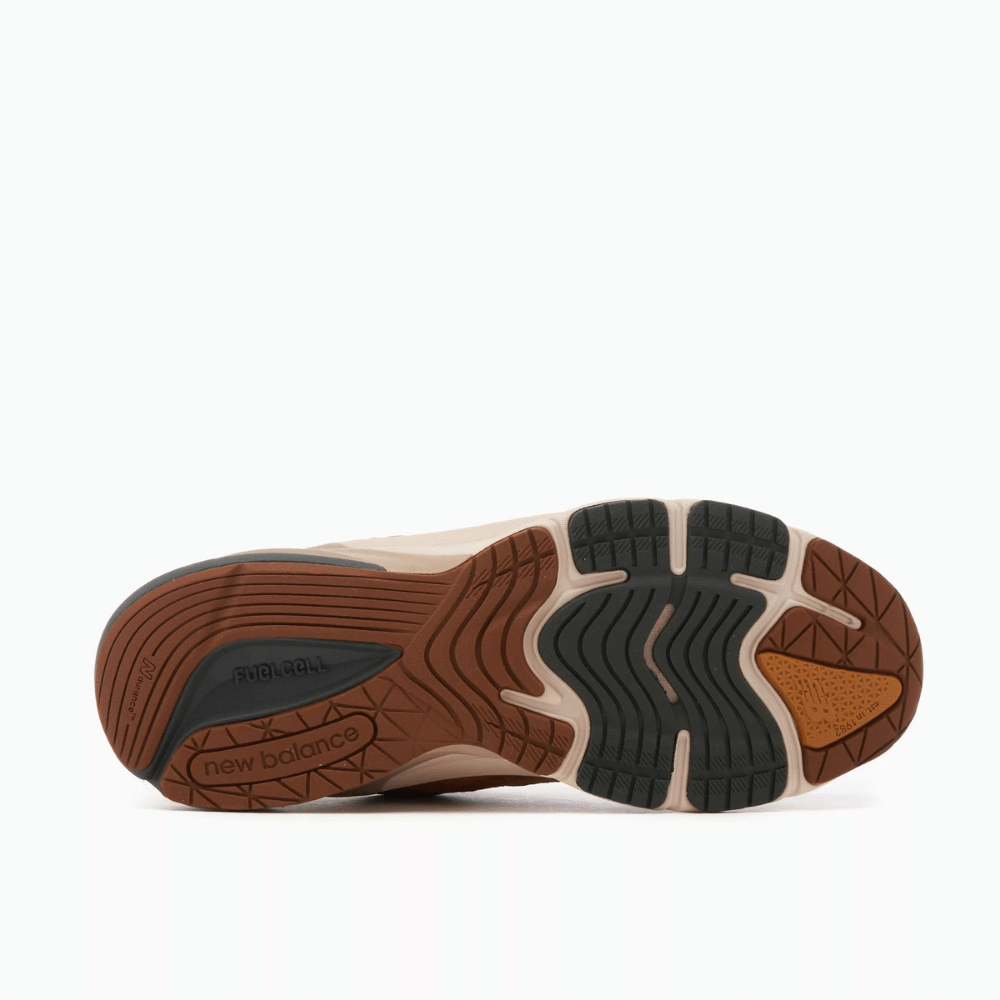 Carhartt WIP x New Balance 990v6 Sculpture Center foto 5
