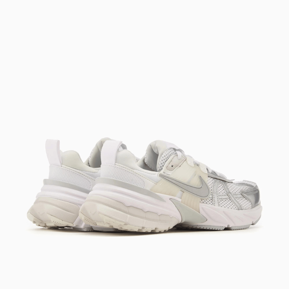 Nike V2K Run White Platinum Tint foto 4