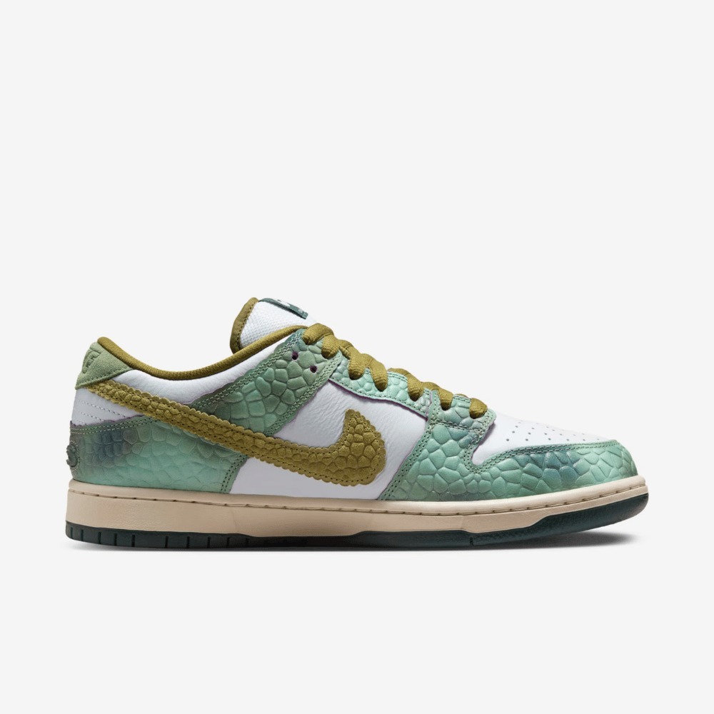 Alexis Sablone x Nike SB Dunk Low Pro White and Pacific Moss foto 3