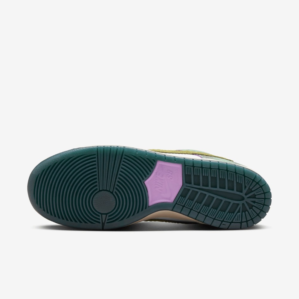 Alexis Sablone x Nike SB Dunk Low Pro White and Pacific Moss foto 5
