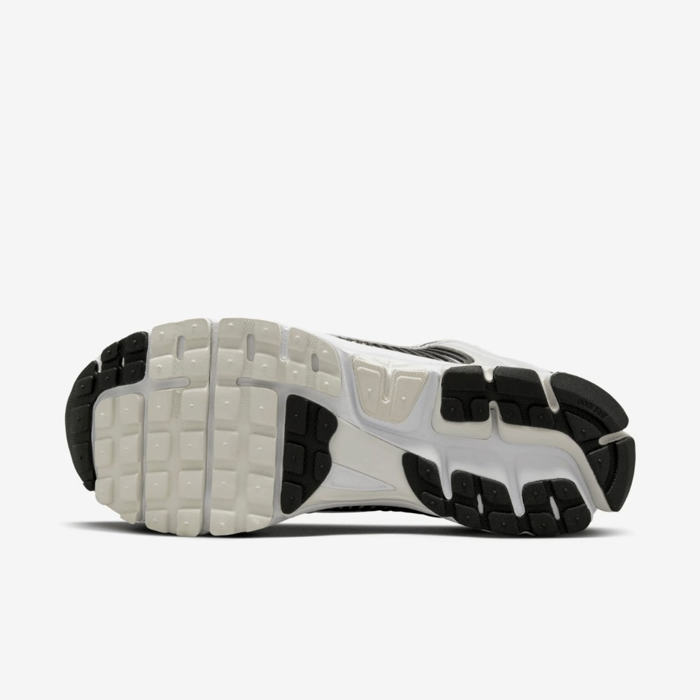 Nike Zoom Vomero 5 Panda foto 4