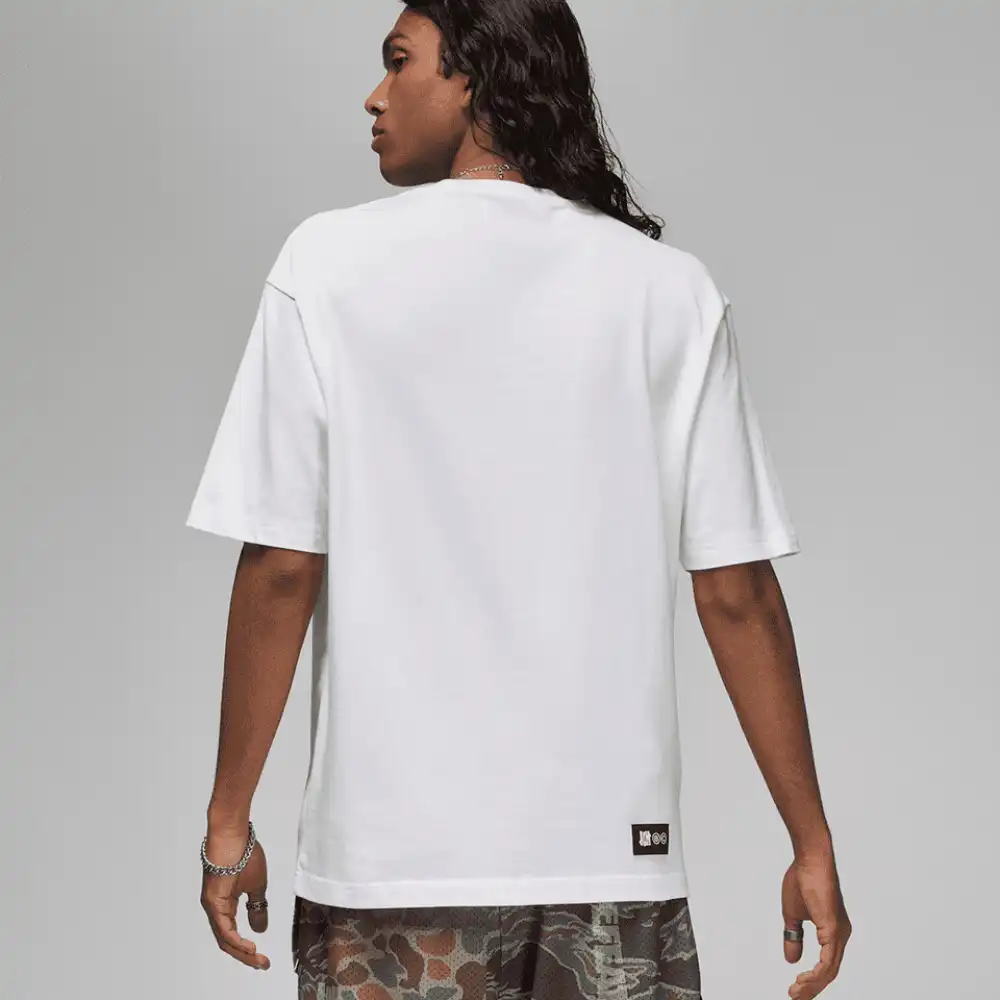 Undefeated x Jordan Camiseta Free Throw White foto 2