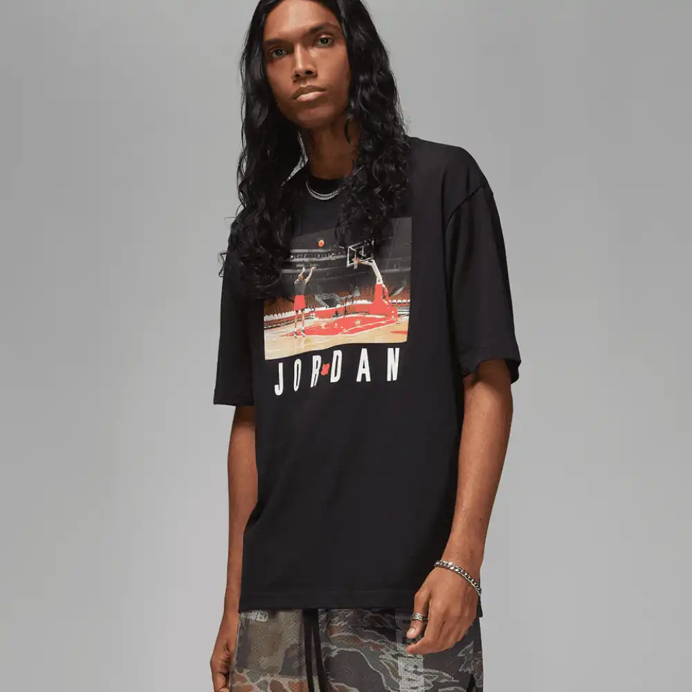 Undefeated x Jordan Camiseta Free Throw Black foto 2