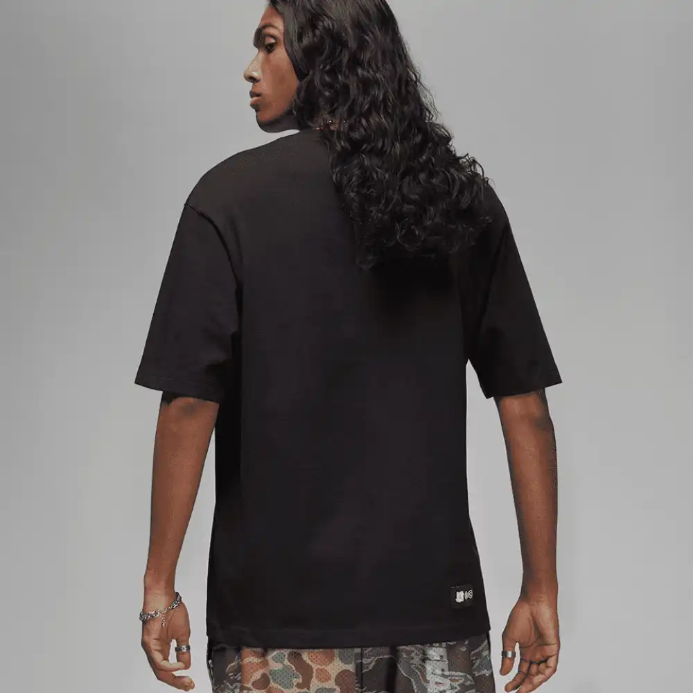Undefeated x Jordan Camiseta Free Throw Black foto 3