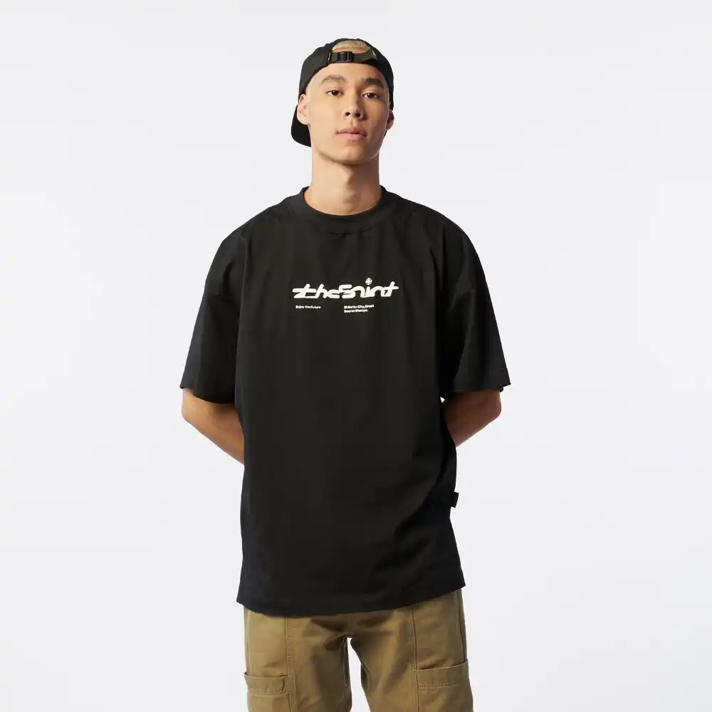 Camiseta THESAINT Oversized Enjoy The Future Preto - Droper