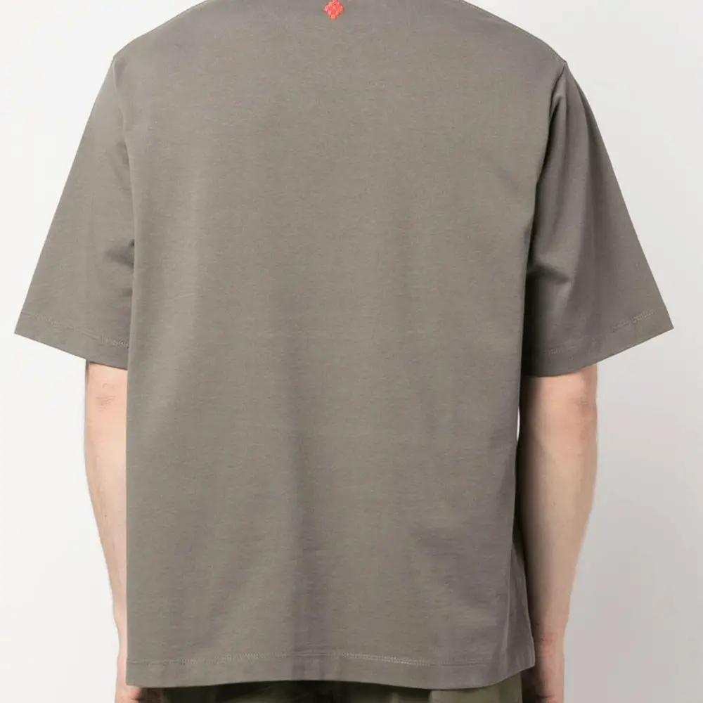 Camiseta Marcelo Burlon County of Milan Collar Feathers Oversized Army foto 3