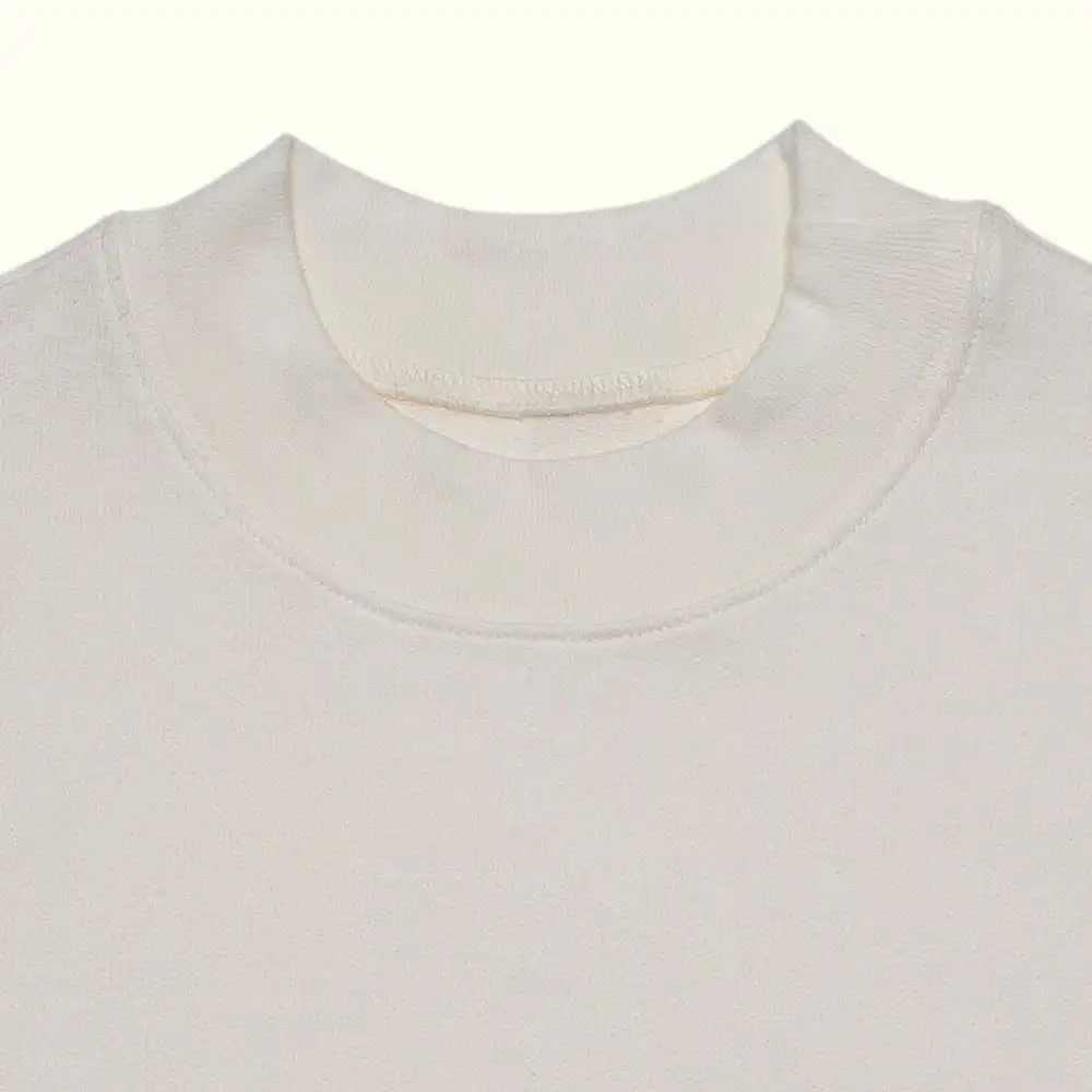 Camiseta Isa Lucena Mock Neck Off White foto 1