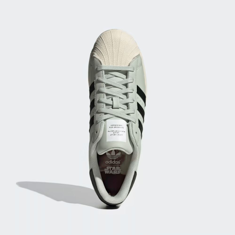 Star Wars x adidas Superstar The Mandalorian The Child foto 2