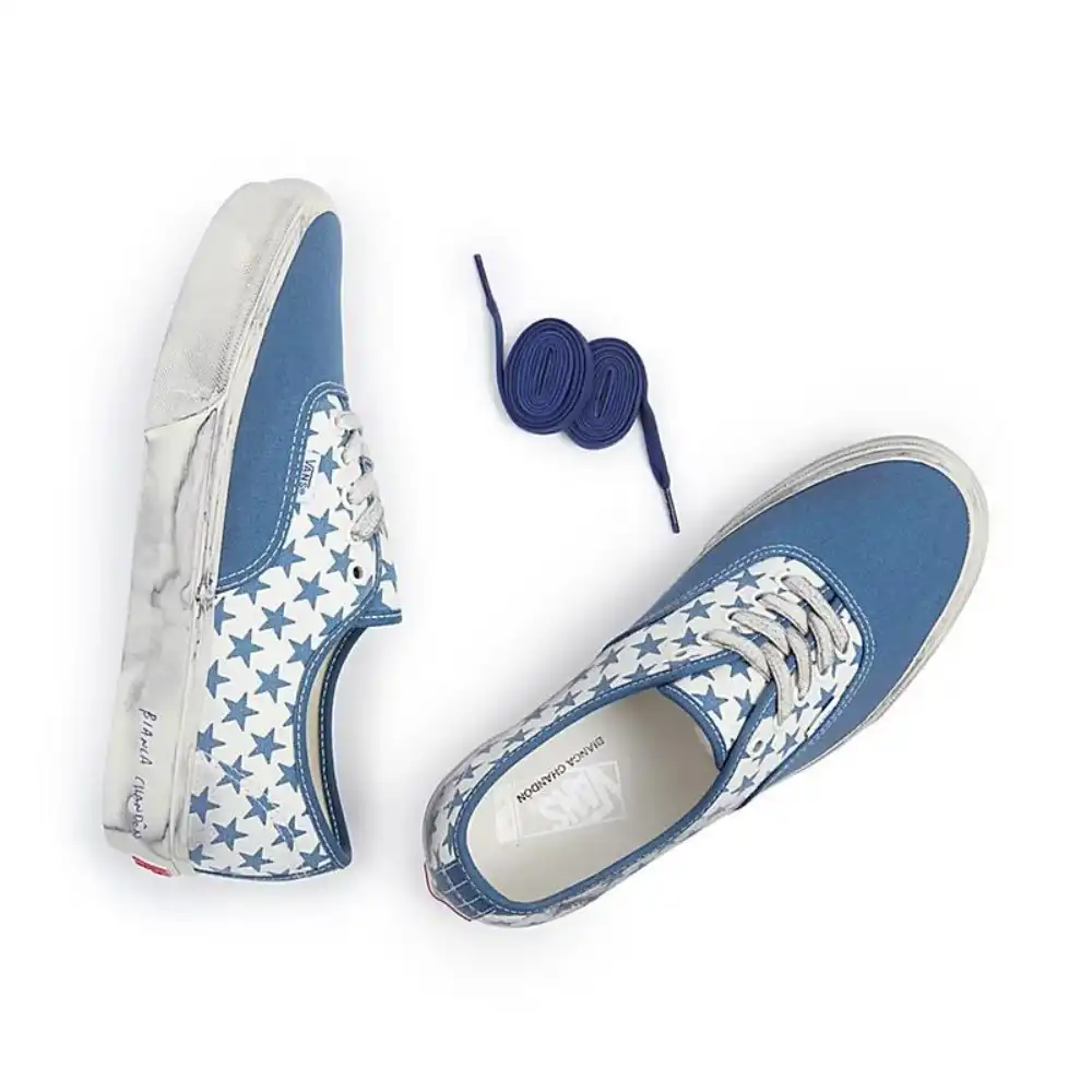 Bianca Chandôn x Vault By Vans Authentic Blue and White foto 2
