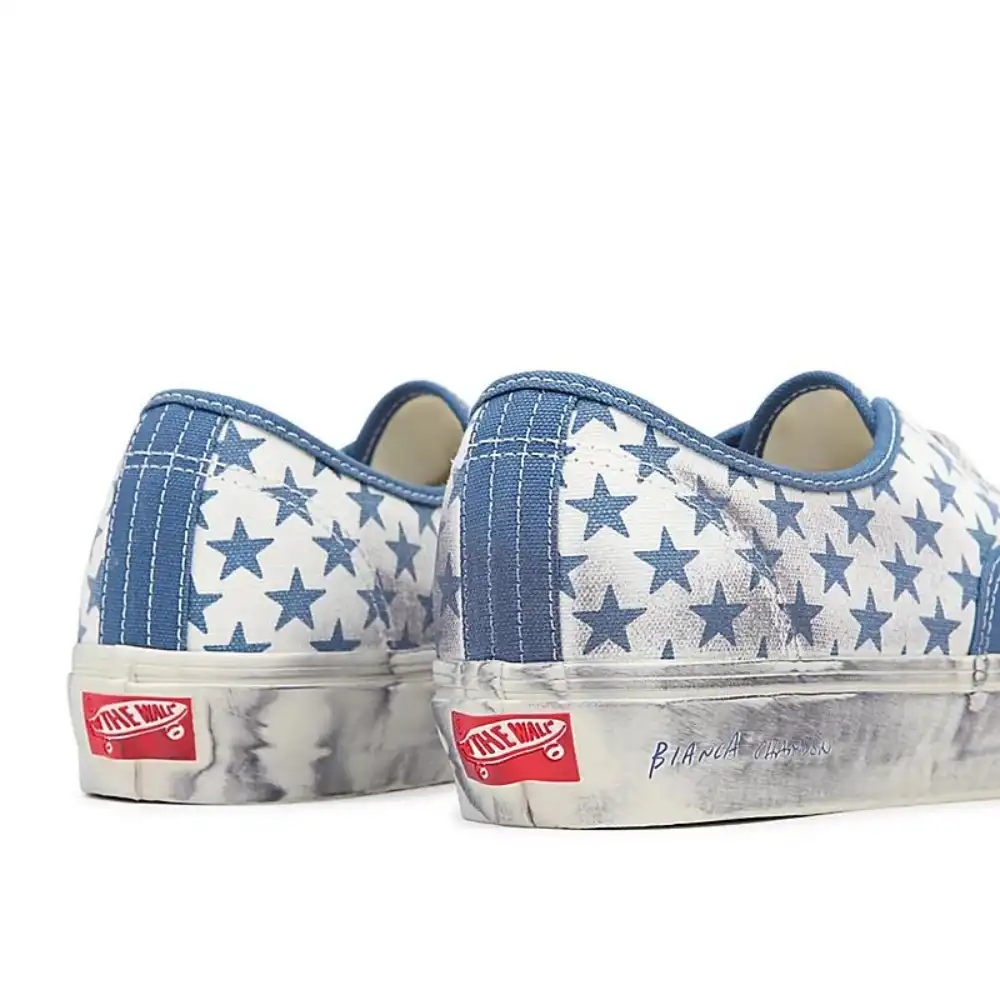Bianca Chandôn x Vault By Vans Authentic Blue and White foto 4