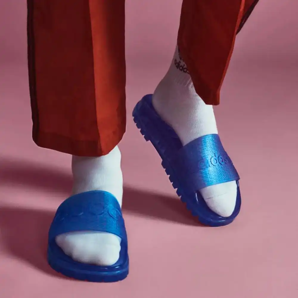Gucci x adidas Chinelo Adilette Blue Masculino foto 4