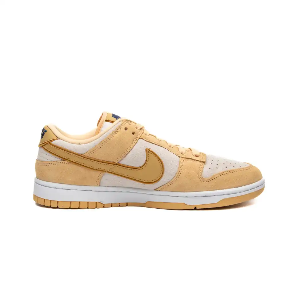 Nike Dunk Low LX Gold Suede foto 3