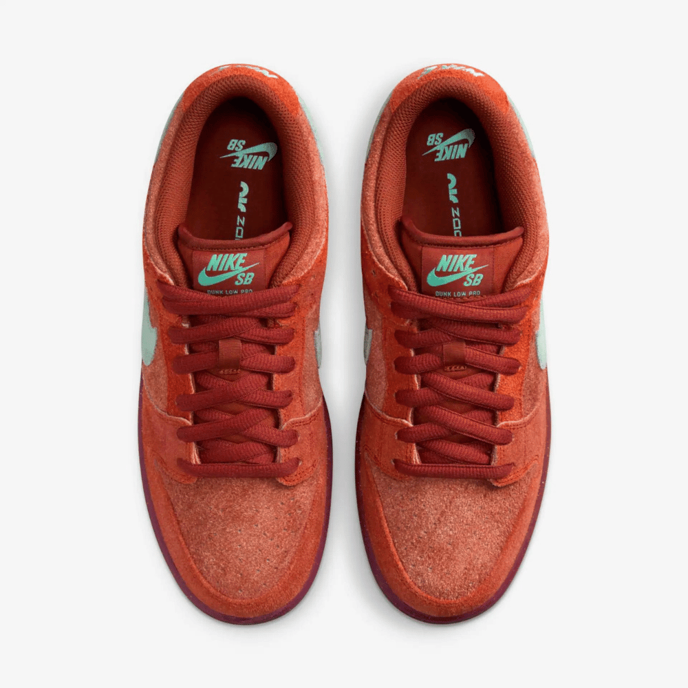 Nike SB Dunk Low Pro Mystic Red and Rosewood foto 2