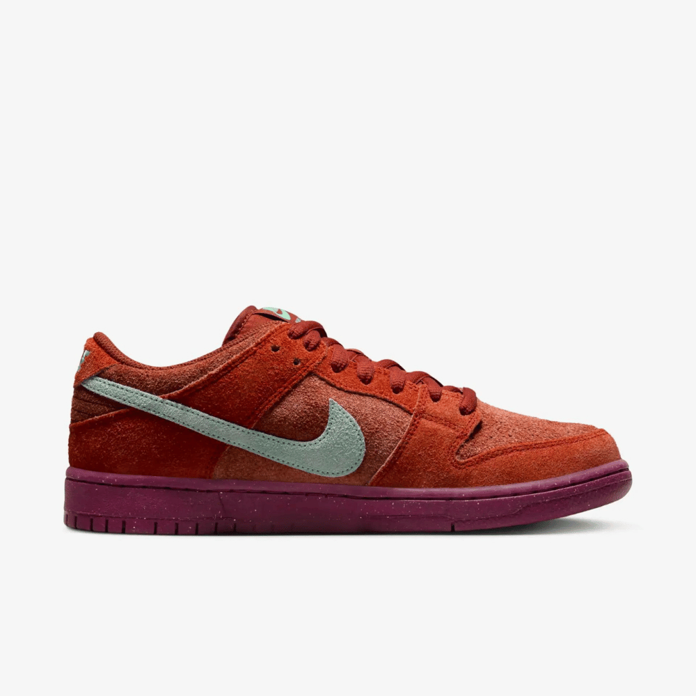 Nike SB Dunk Low Pro Mystic Red and Rosewood foto 3