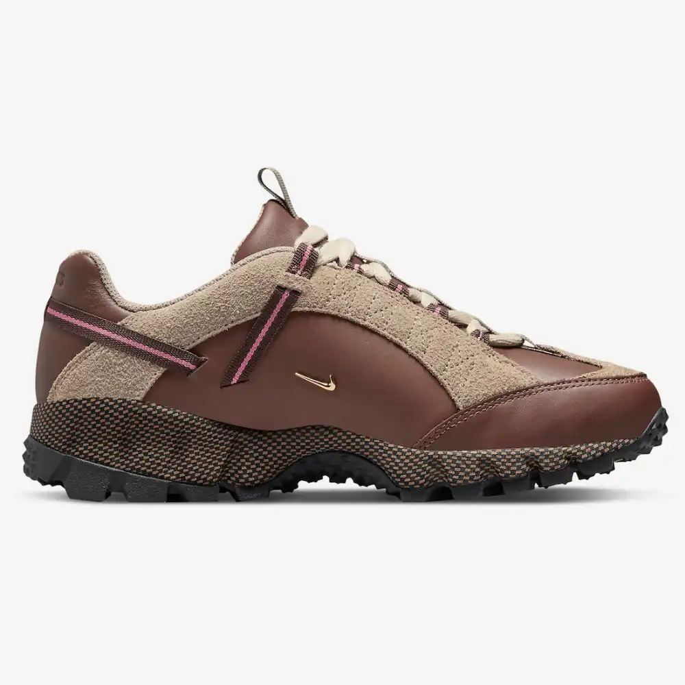 Jacquemus x Nike Air Humara Ale Brown and Gold foto 3