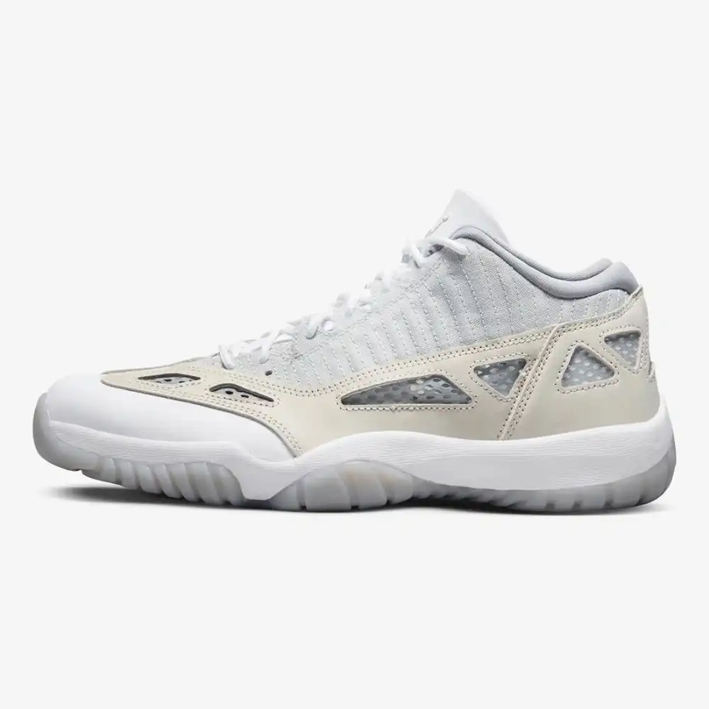 Air Jordan 11 Low IE Light Orewood Brown foto 1